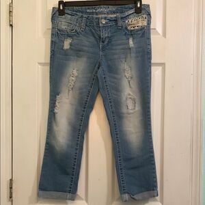 Vanity Light Wash Distressed Denim Capris Size 29
